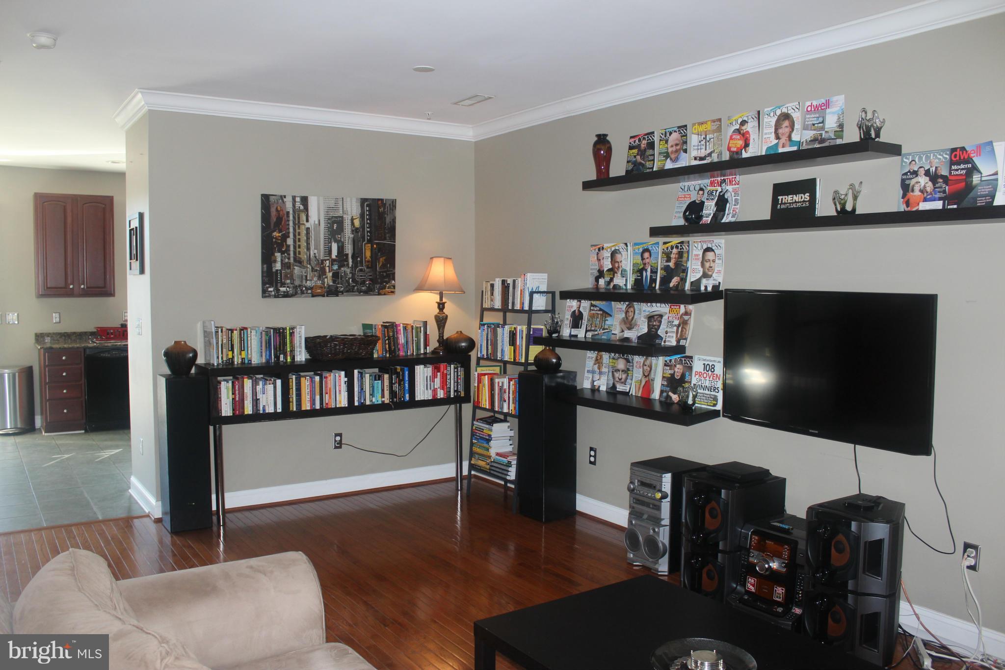 809 Ramsay Street Baltimore, MD 21230 - Photo 3 of 20 Living Room