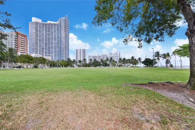 $2,700 | 1900 North Bayshore Drive, Unit 3103, Miami, FL 33132