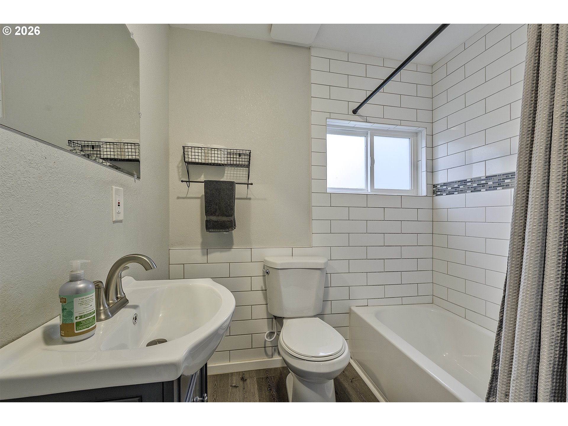 715 South 8th Avenue Cornelius, OR 97113 - Photo 19 of 38 Bathroom