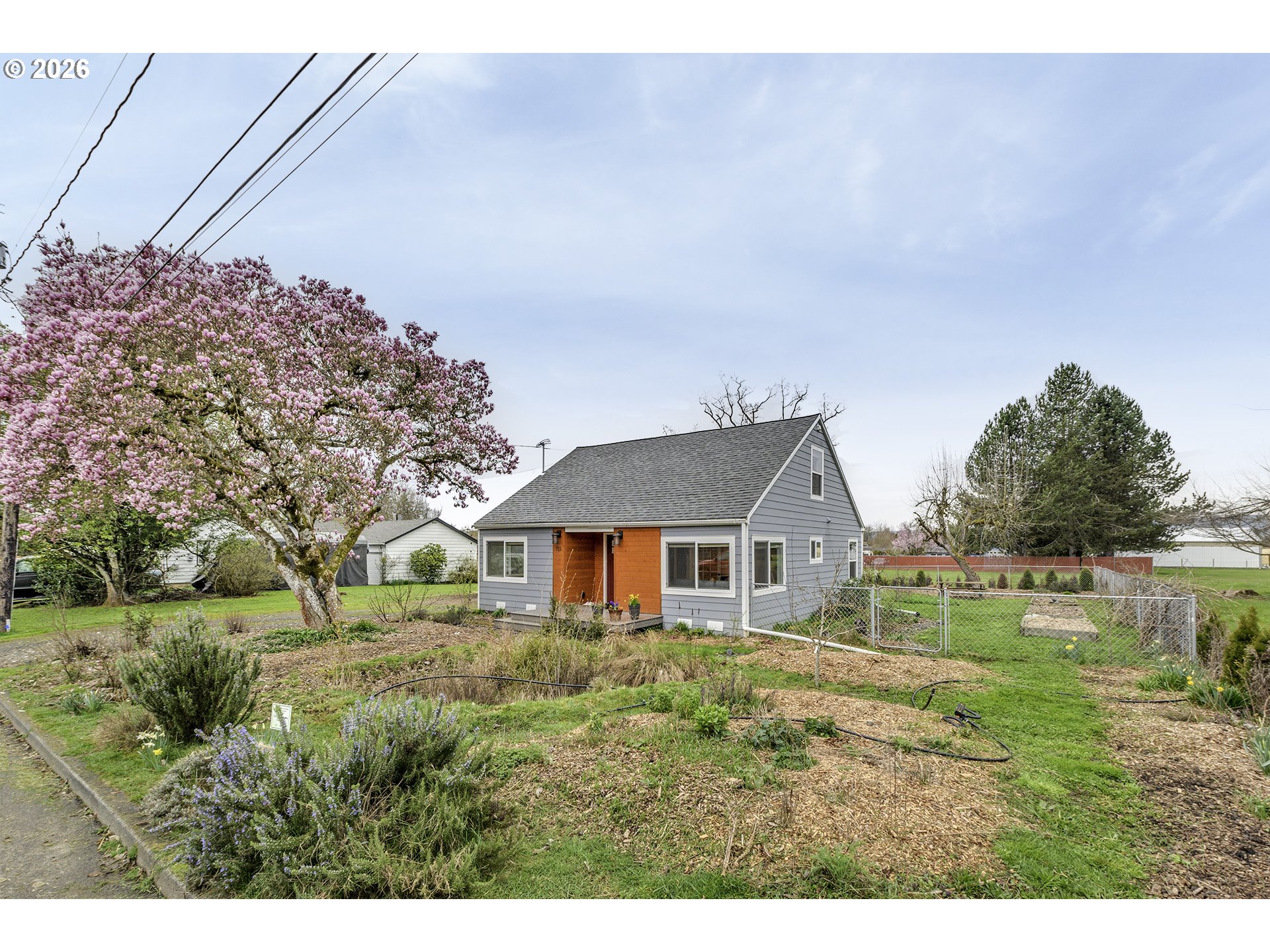 715 South 8th Avenue Cornelius, OR 97113 - Photo 2 of 38 Front Yard