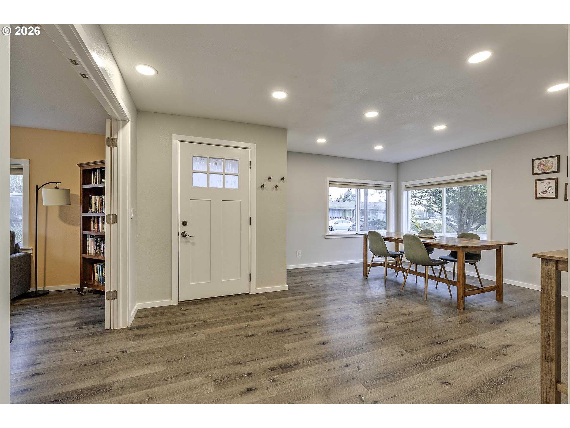 715 South 8th Avenue Cornelius, OR 97113 - Photo 6 of 38 Living Room/Dining Room