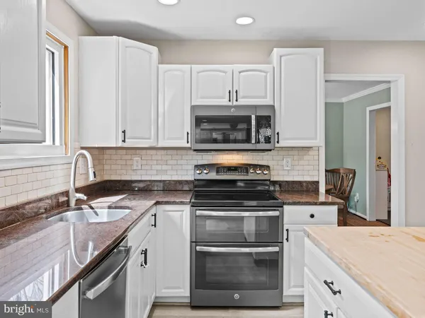 $675,000 | 8 Foxwood Lane, Medford, NJ 08055