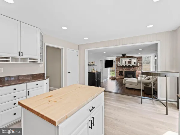 $675,000 | 8 Foxwood Lane, Medford, NJ 08055