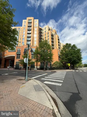$2,700 | 2720 South Arlington Mill Drive, Unit 403, Arlington, VA 22206