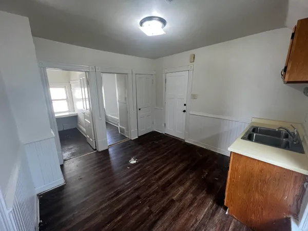 $1,195 | 922 South 74th Street, West Allis, WI 53214