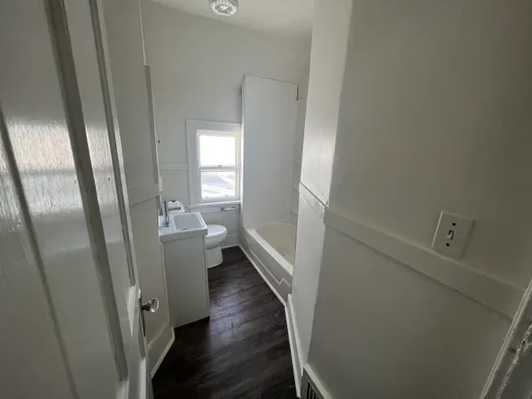 $1,195 | 922 South 74th Street, West Allis, WI 53214