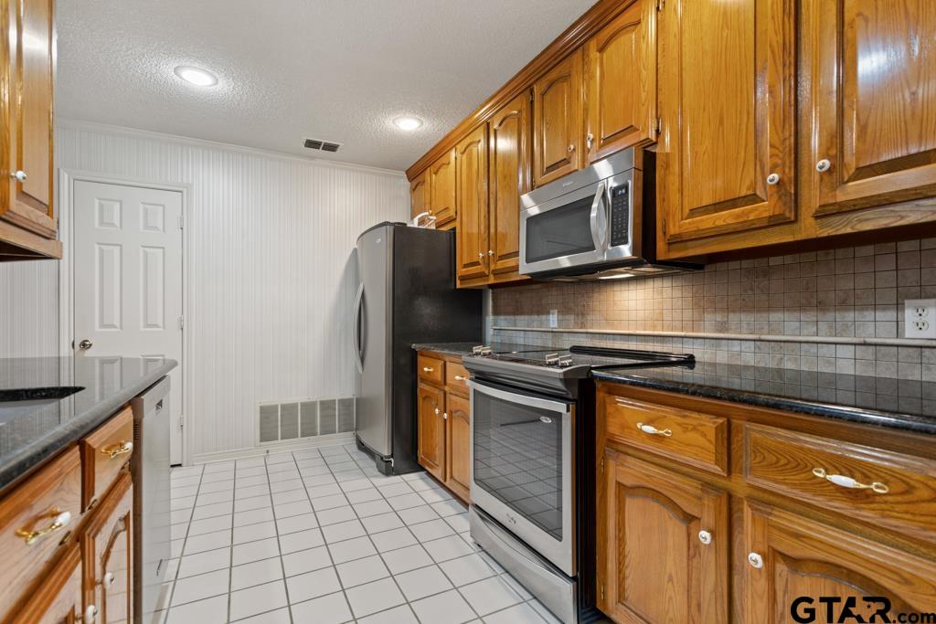 5802 Briar Creek Road Tyler, TX 75703 - Photo 12 of 42