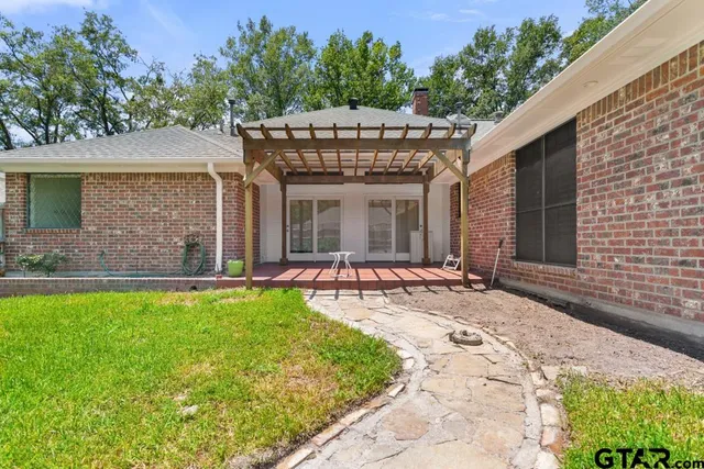 $399,000 | 5802 Briar Creek Road, Tyler, TX 75703