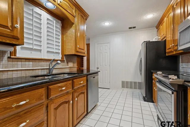 $399,000 | 5802 Briar Creek Road, Tyler, TX 75703