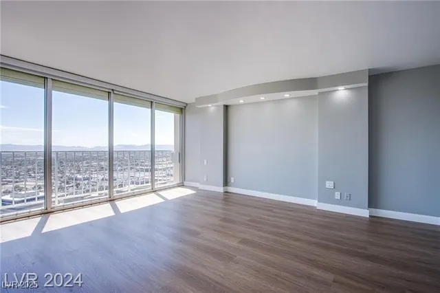 $9,594 | 3111 Bel Air Drive, Unit 28F, Las Vegas, NV 89109