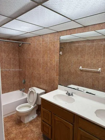 $269,900 | 7000 Northwest 186th Street, Unit 4226, Hialeah, FL 33015
