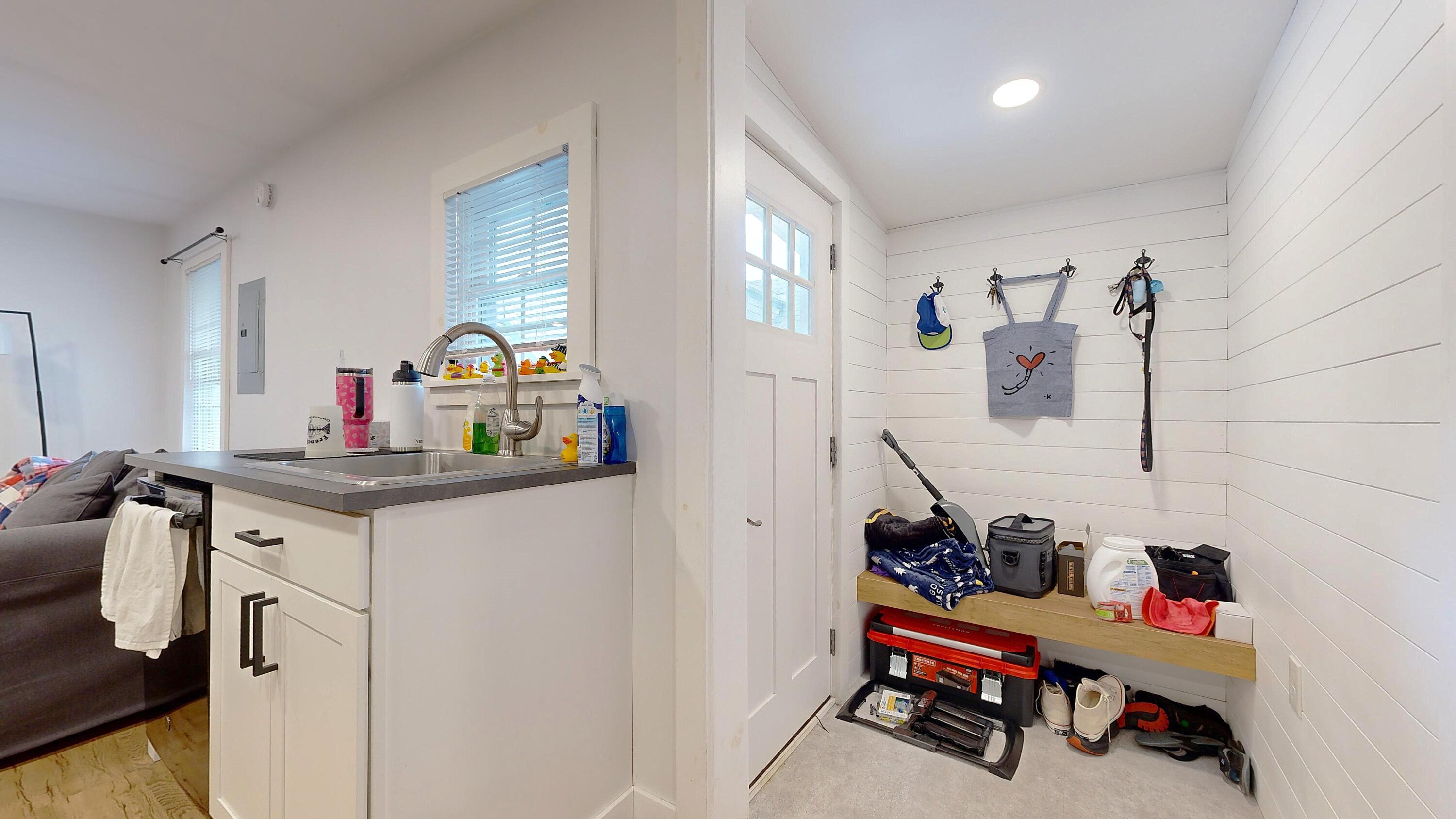 12 Kossuth Street Biddeford, ME 04005 - Photo 3 of 42 201 - Entryway