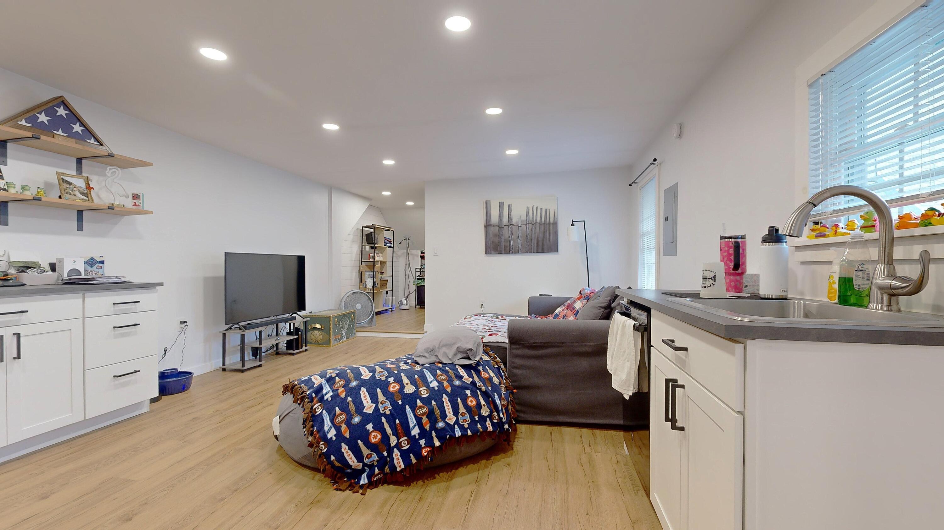 12 Kossuth Street Biddeford, ME 04005 - Photo 5 of 42 201 - Living Room