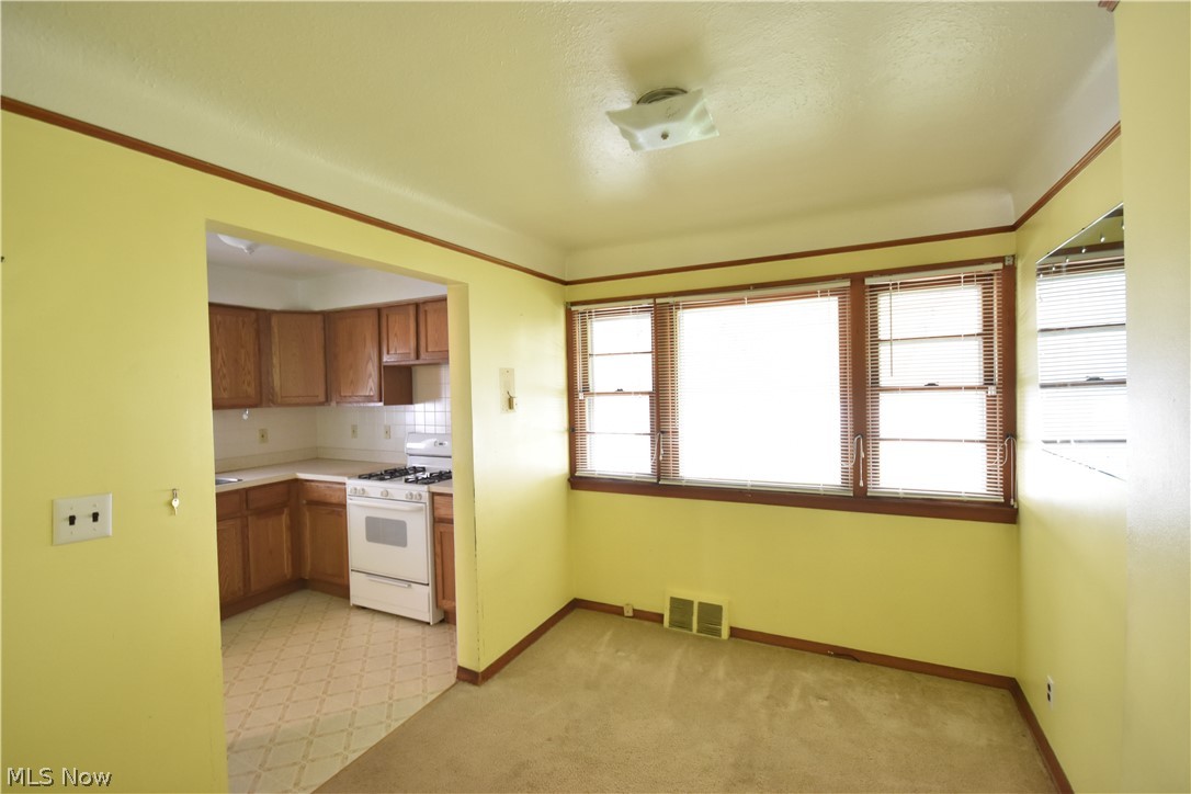 31921 Pendley Road Willowick, OH 44095 - Photo 10 of 22 big window, overlooking porch, off of kitchen