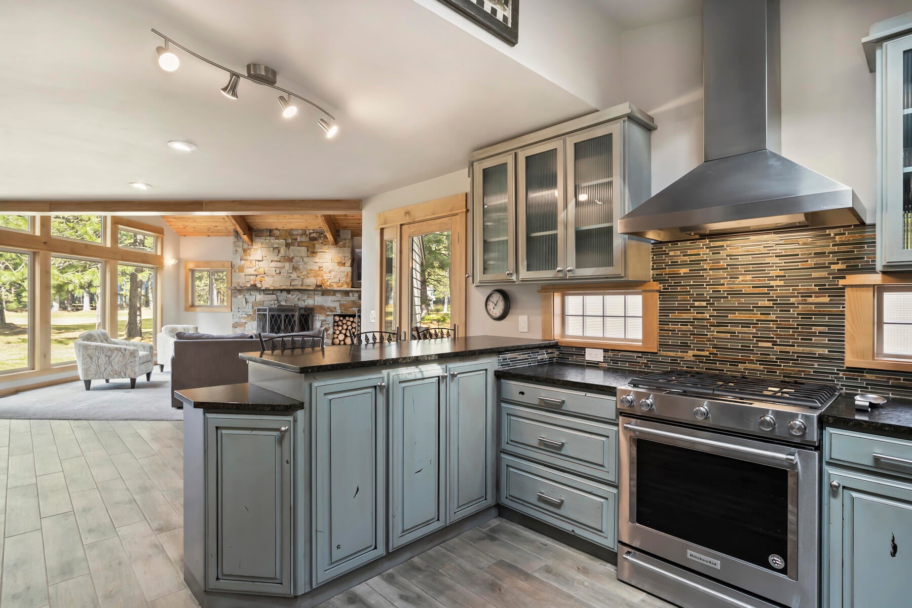 13303 Betony Black Butte Ranch, OR 97759 - Photo 10 of 42 Kitchen breakfast bar