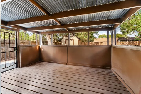 a view of yard with trees