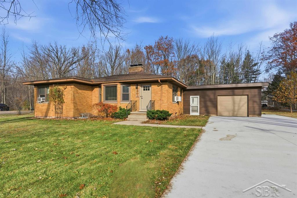 2311 East Ginter Road Midland, MI 48640 - Photo 2 of 40