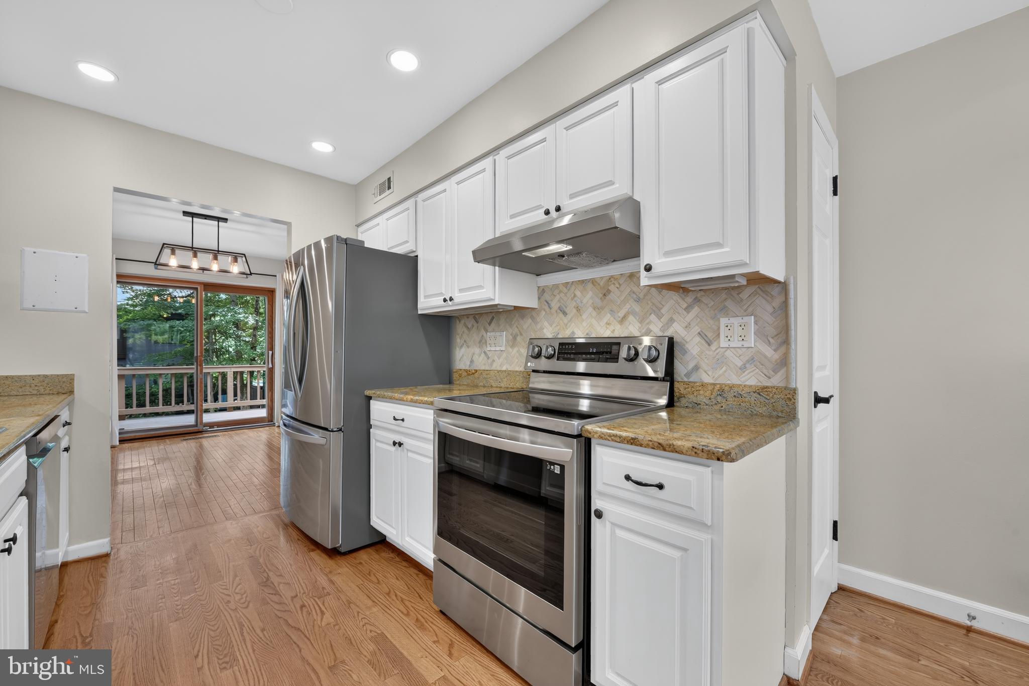 2031 Sarazen Place Reston, VA 20191 - Photo 7 of 27 Newer Appliances