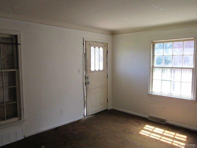 13027 Kelly Road Detroit, MI 48224 - Photo 14 of 15 261-666811-living rm2.JPG