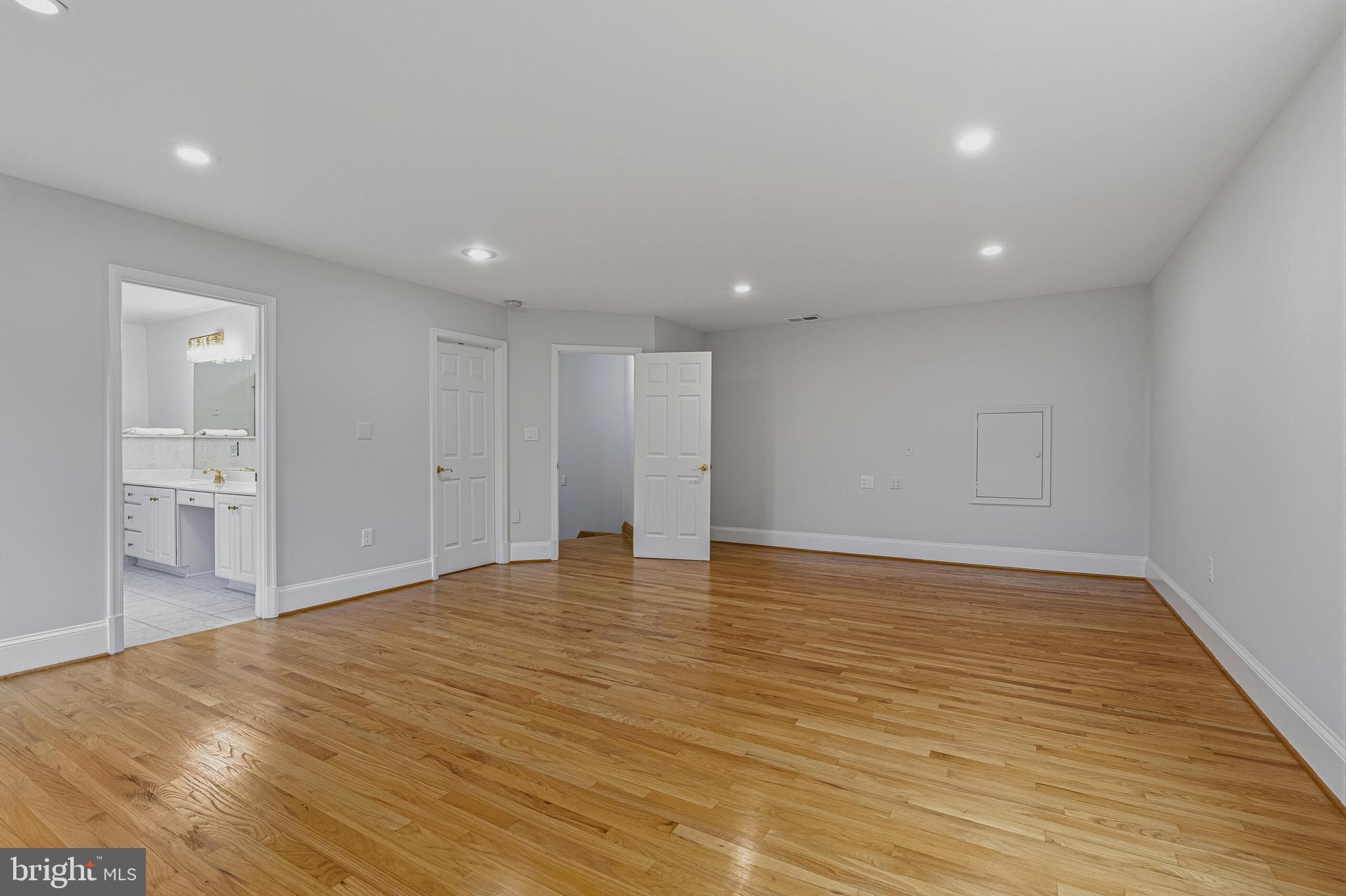837 Seneca Road Great Falls, VA 22066 - Photo 32 of 49