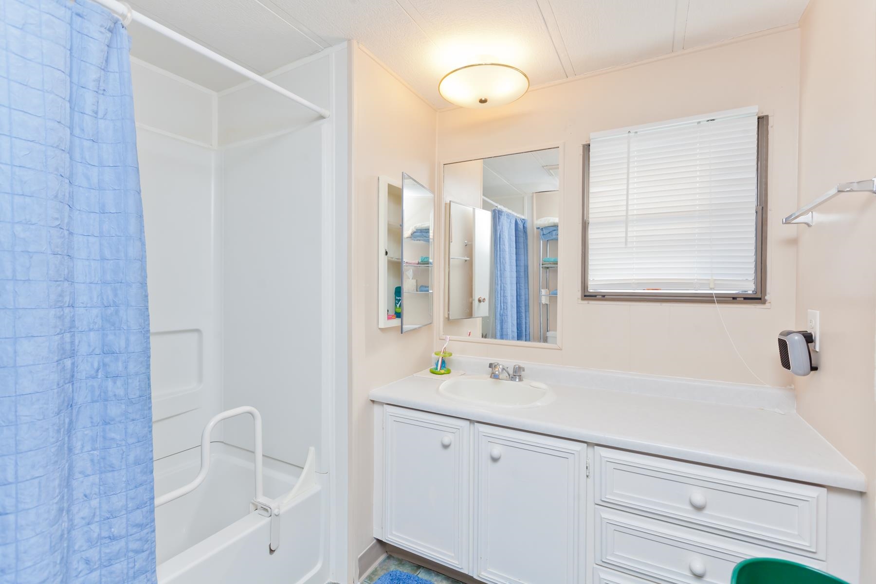 3251 E Road, Unit 20 Clifton, CO 81520 - Photo 24 of 26 a bathroom with a bathtub sink vanity and mirror