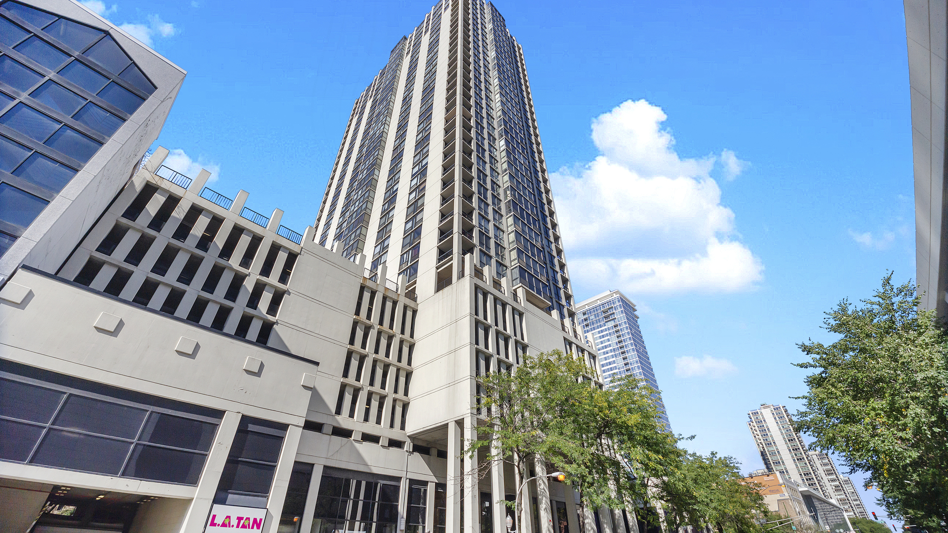 1122 North Clark Street, Unit 3808 Chicago, IL 60610 - Photo 2 of 29 a view of a tall building