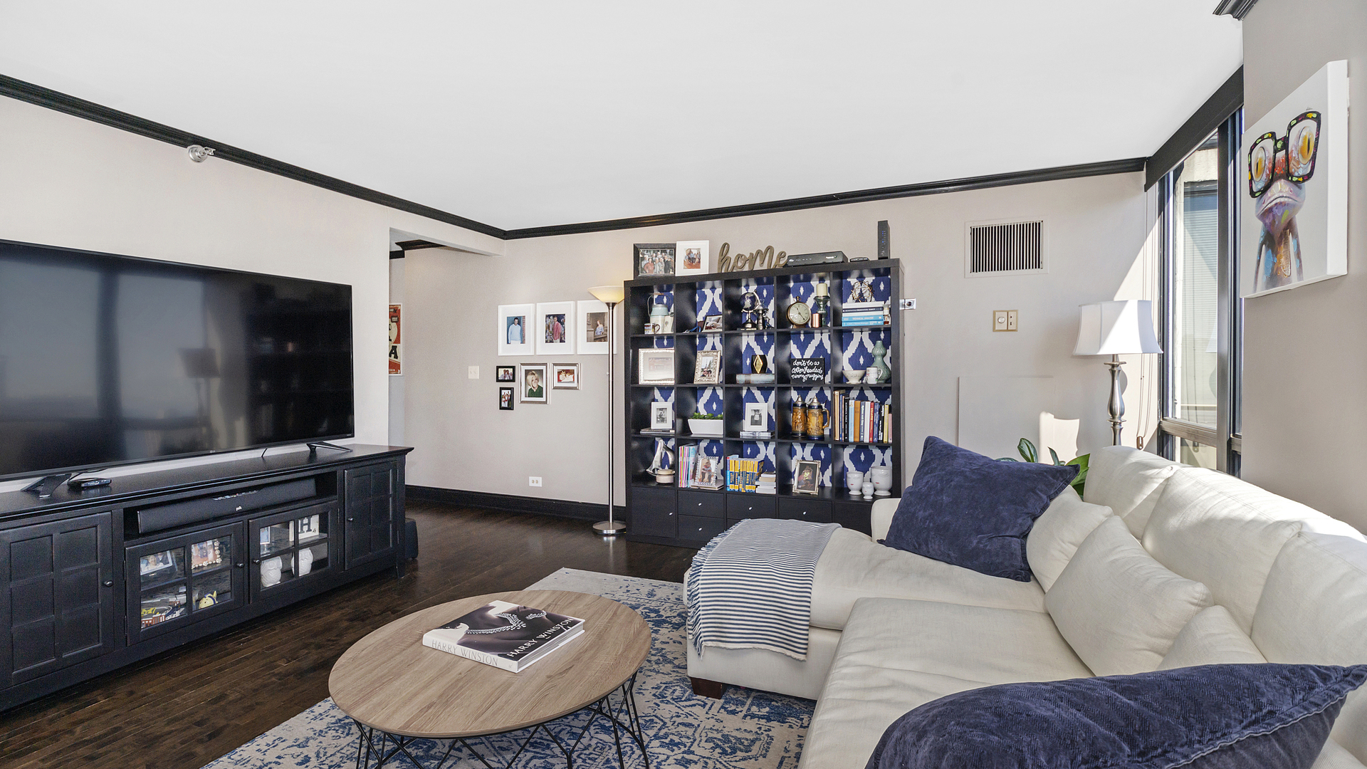 1122 North Clark Street, Unit 3808 Chicago, IL 60610 - Photo 6 of 29 a living room with furniture a rug and a flat screen tv