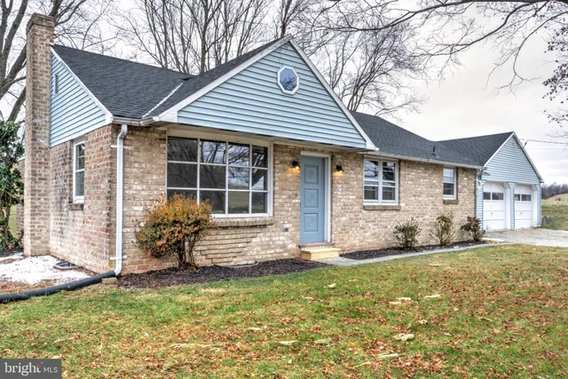 $314,900 | 6428 York Road, Spring Grove, PA 17362