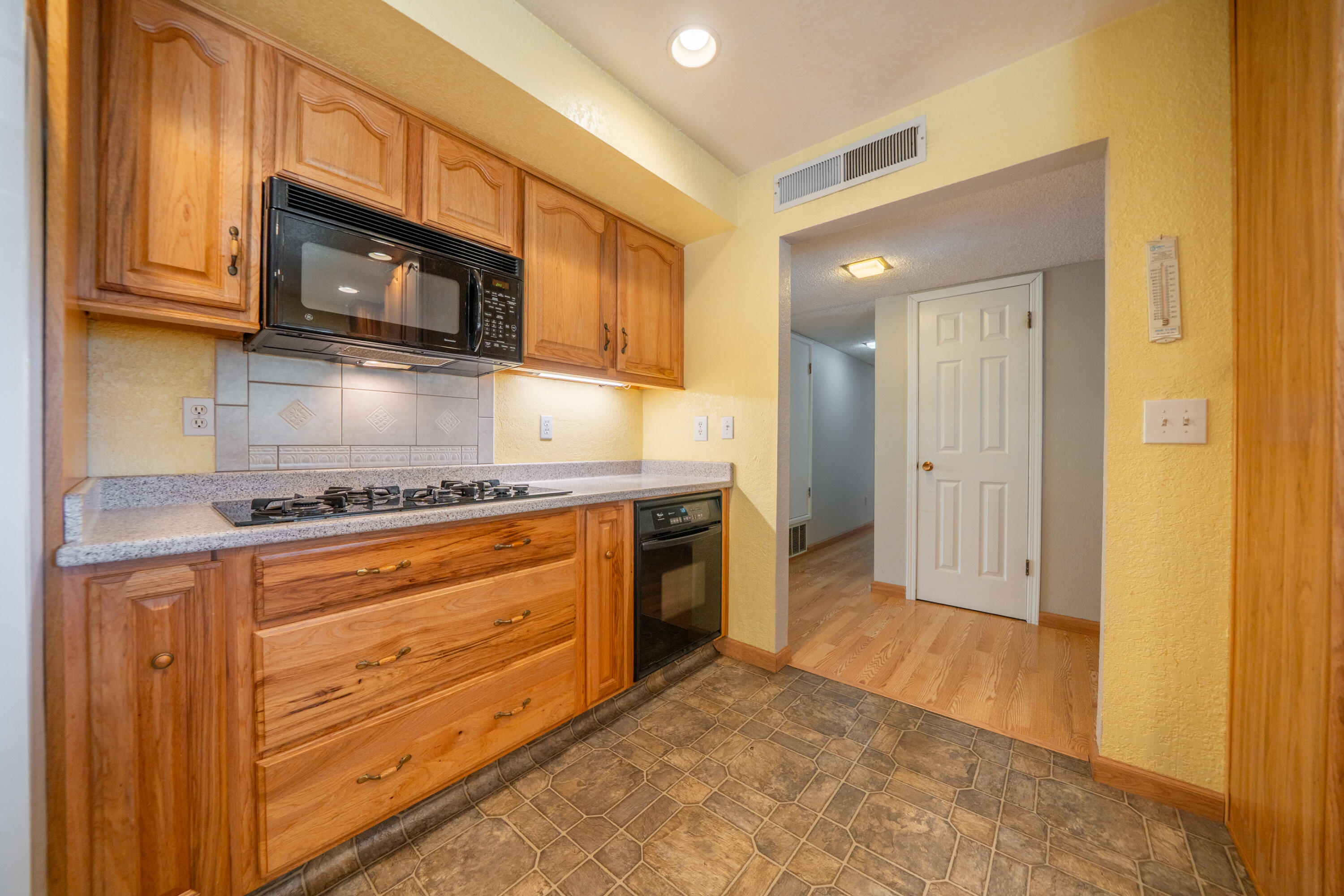 6908 Riata Drive Redding, CA 96002 - Photo 12 of 58 6908 Riata Dr-23