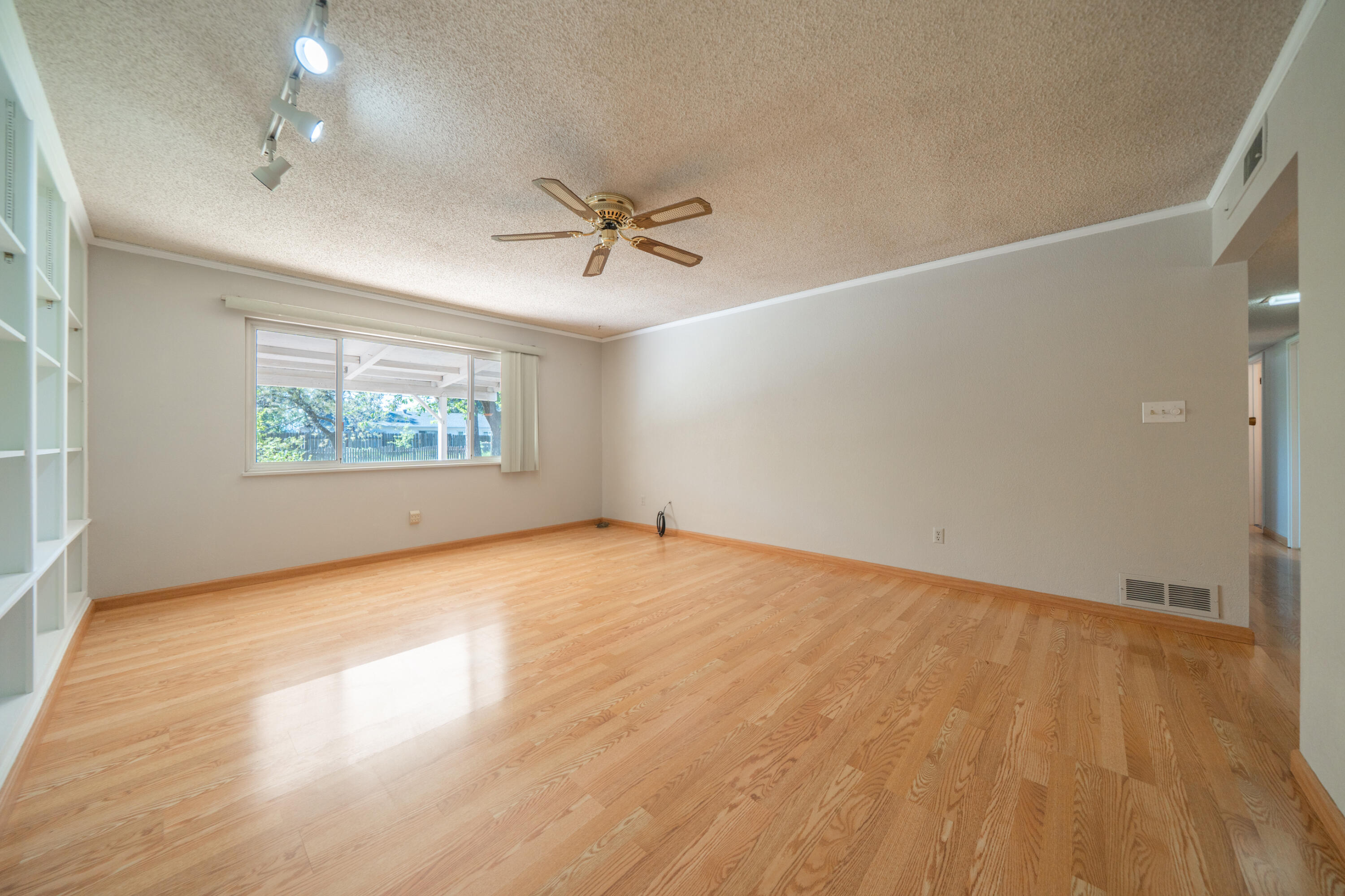 6908 Riata Drive Redding, CA 96002 - Photo 17 of 58 6908 Riata Dr-28