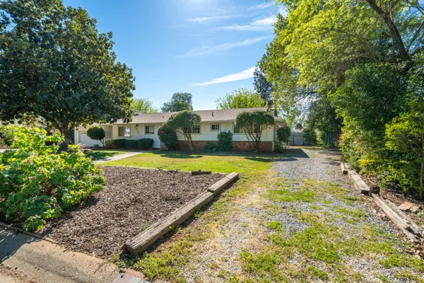 $440,000 | 6908 Riata Drive, Redding, CA 96002