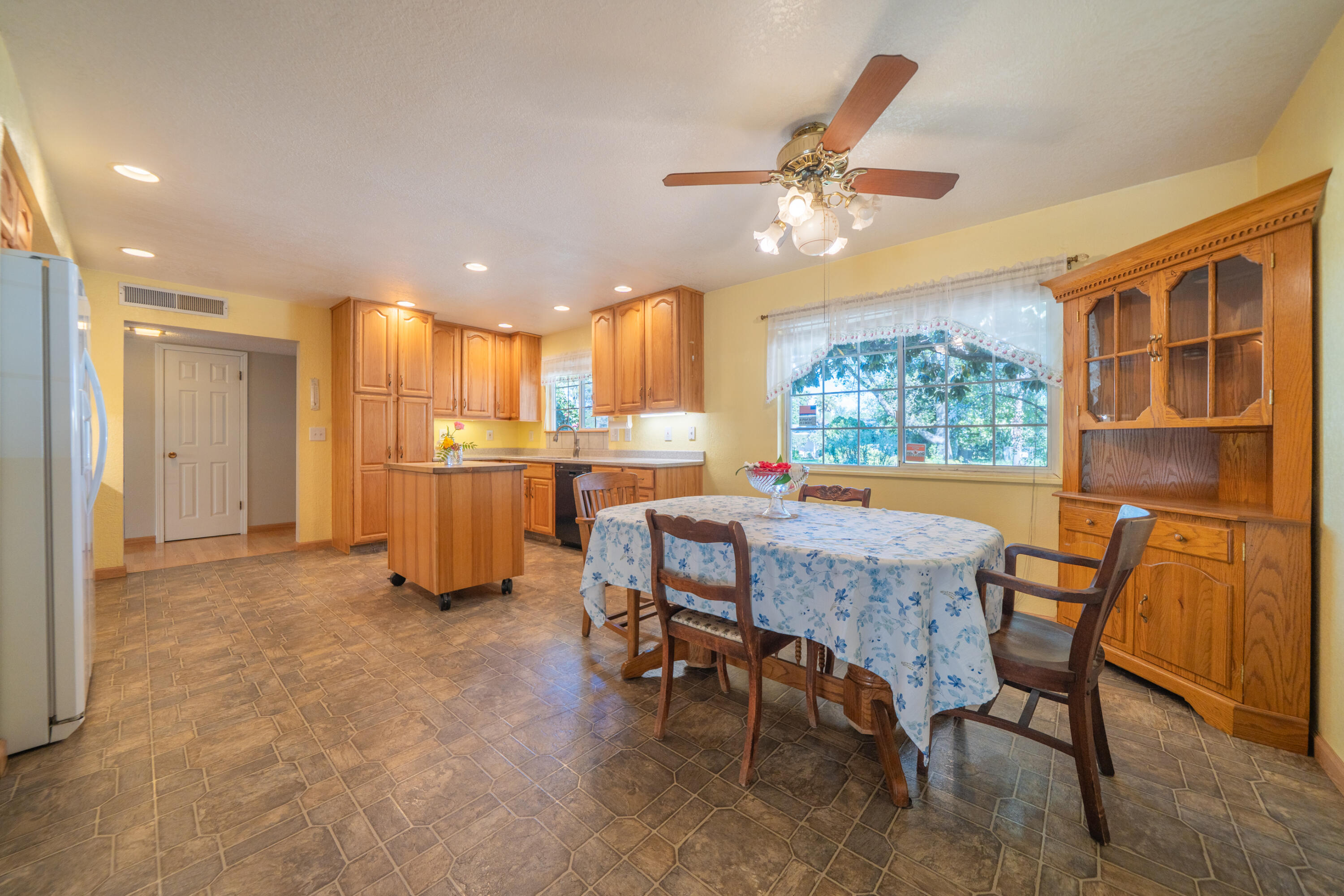 6908 Riata Drive Redding, CA 96002 - Photo 25 of 58 6908 Riata Dr-16