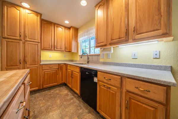 $440,000 | 6908 Riata Drive, Redding, CA 96002