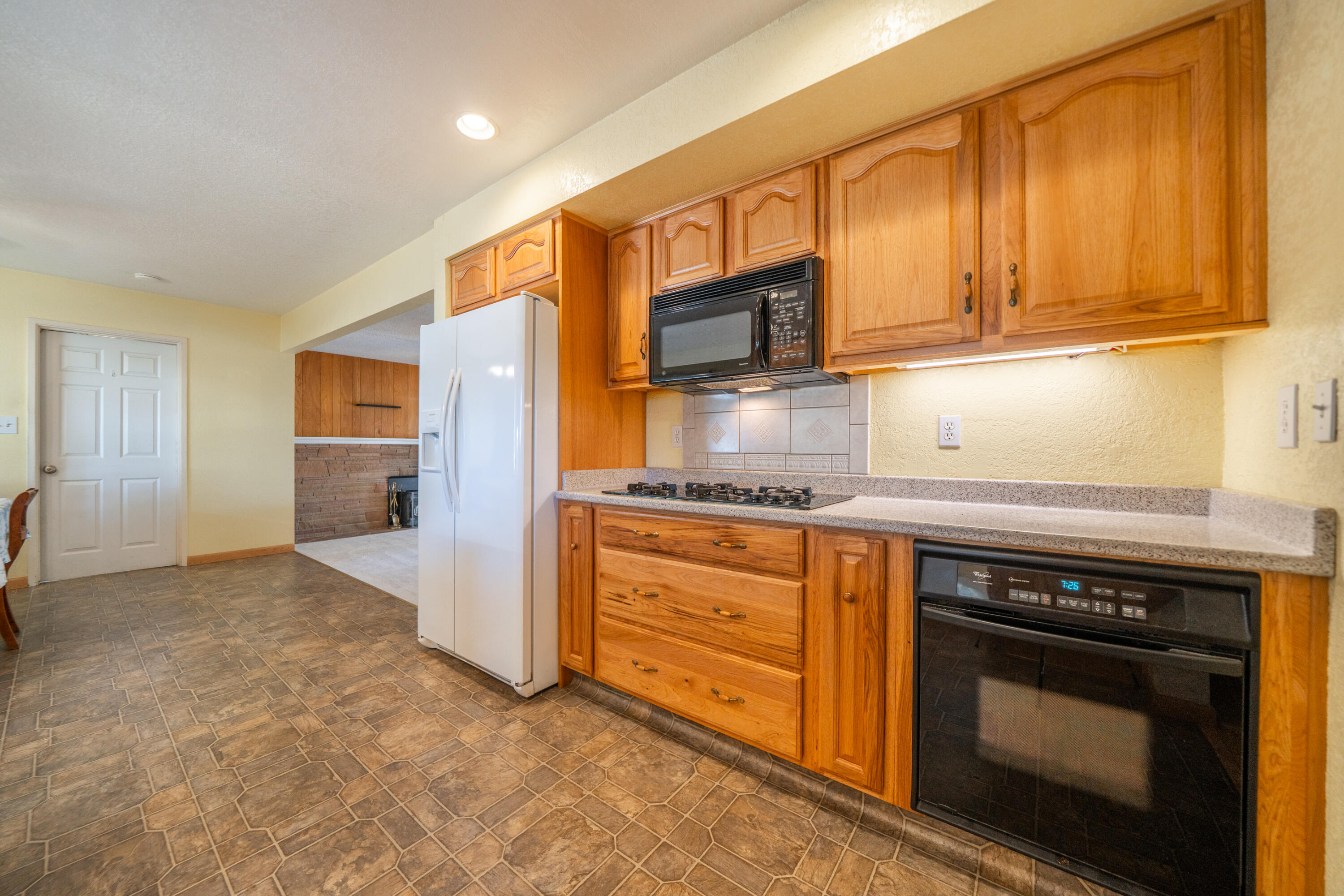 6908 Riata Drive Redding, CA 96002 - Photo 27 of 58 6908 Riata Dr-22