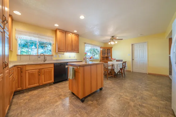 $440,000 | 6908 Riata Drive, Redding, CA 96002