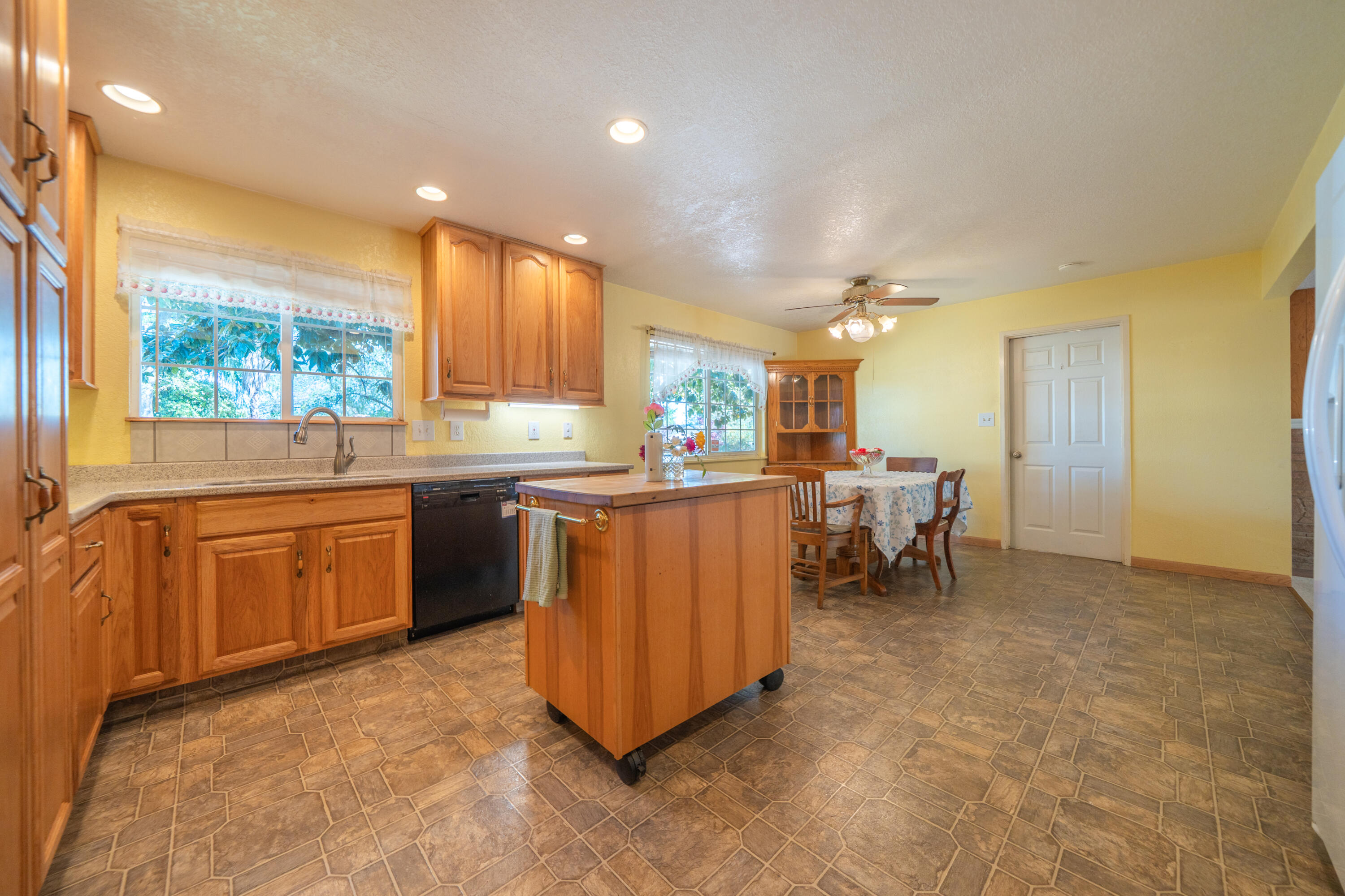 6908 Riata Drive Redding, CA 96002 - Photo 7 of 58 6908 Riata Dr-15