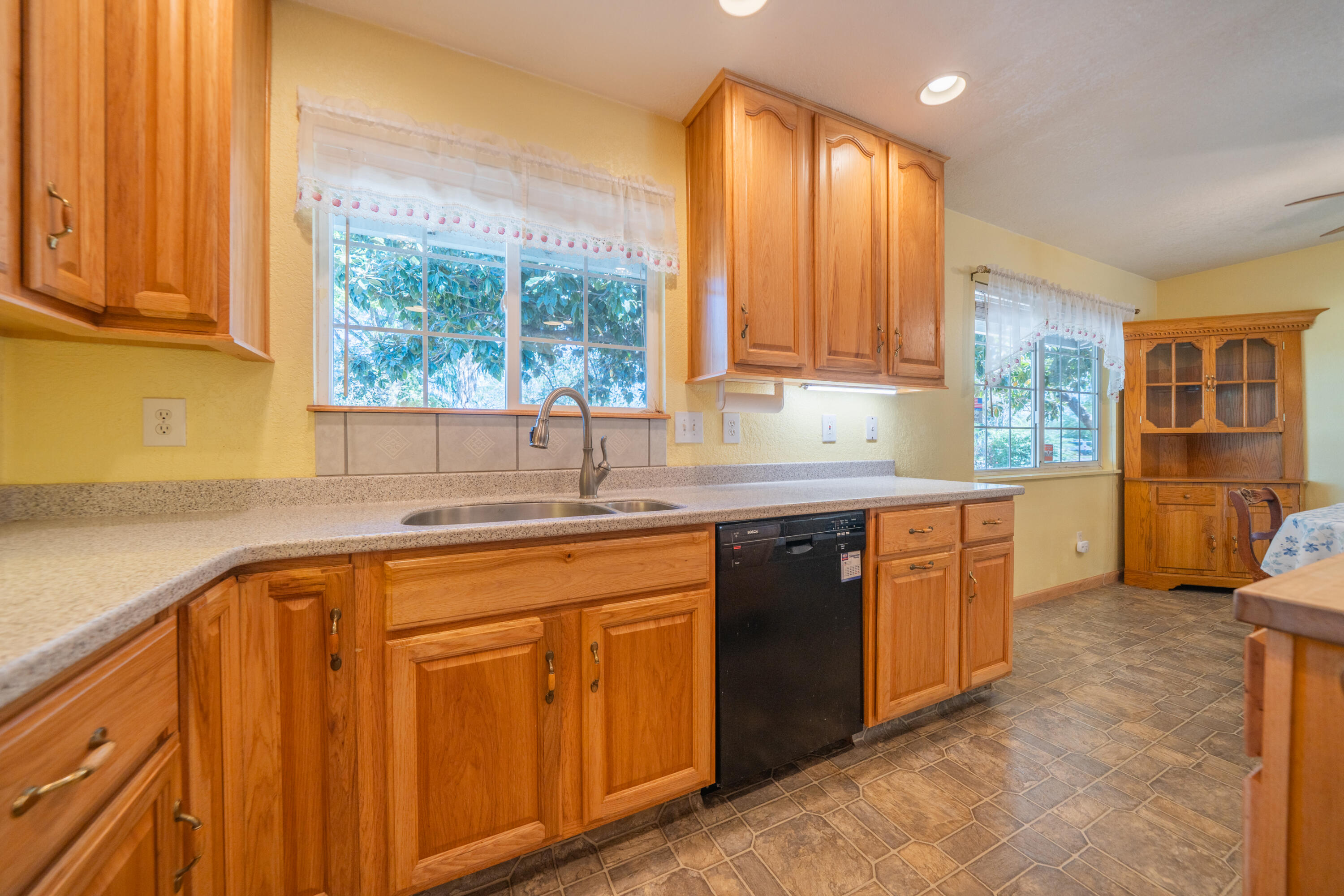 6908 Riata Drive Redding, CA 96002 - Photo 10 of 58 6908 Riata Dr-20