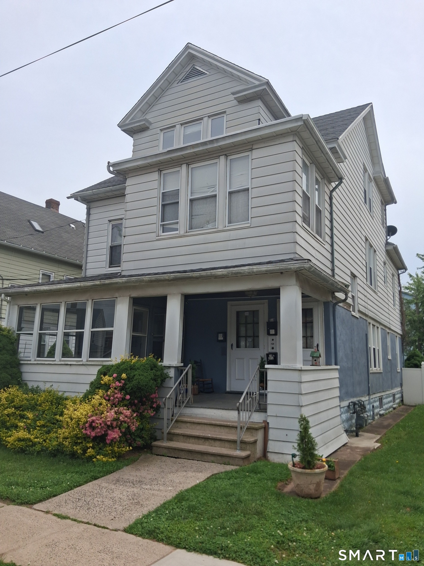 26 4th Street Hamden, CT 06514 - Photo 2 of 40 a front view of a house with a yard