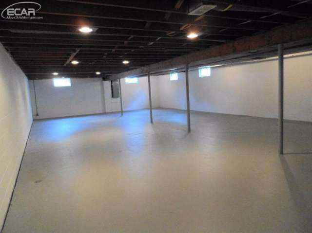6240 Calkins Road Flint, MI 48532 - Photo 26 of 45 20442667-25.JPG