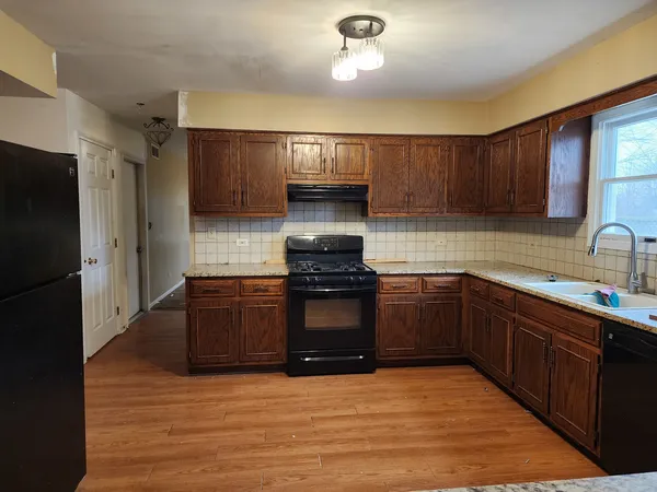 $359,900 | 25060 Cashel Bay Road, Manhattan, IL 60442