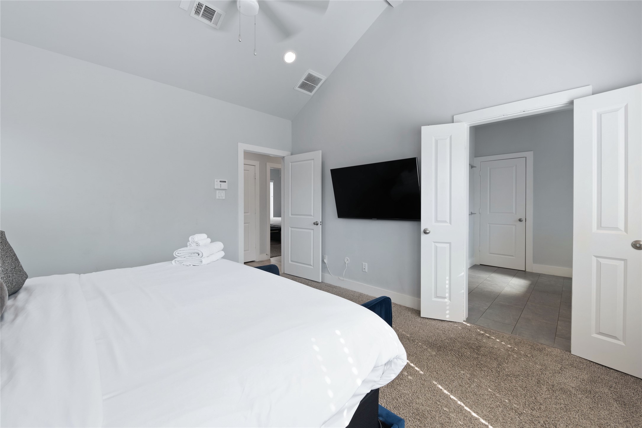 3365 Daphne Street Houston, TX 77021 - Photo 15 of 26 a bedroom with a bed and a flat screen tv