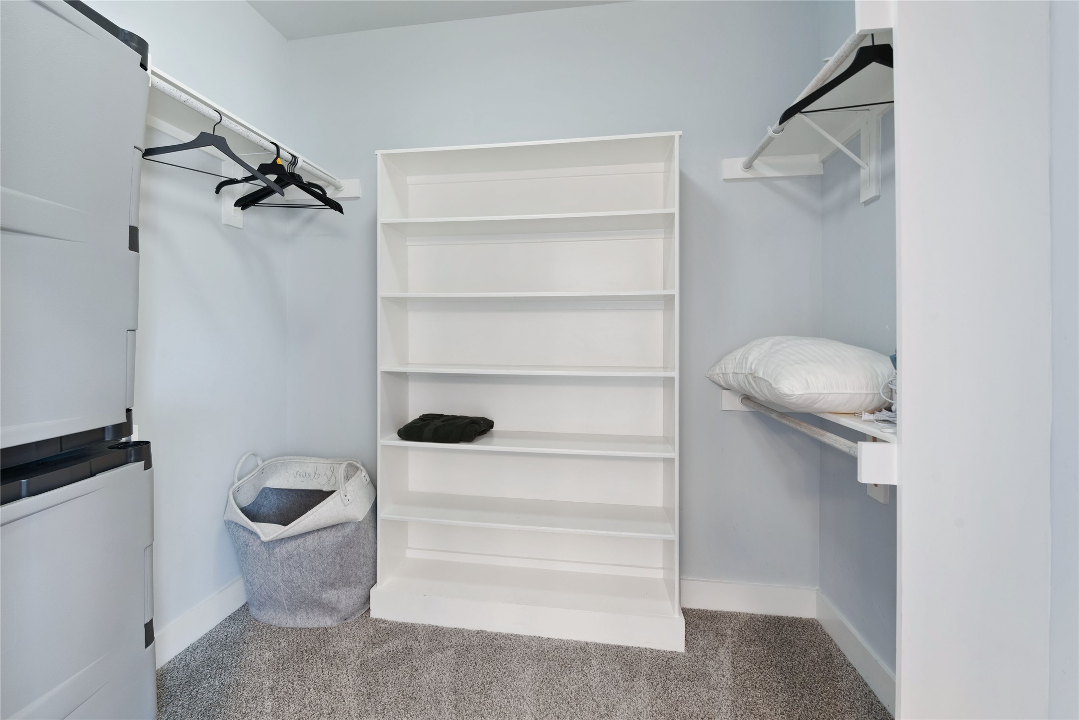 3365 Daphne Street Houston, TX 77021 - Photo 17 of 26 a view of a walk in closet