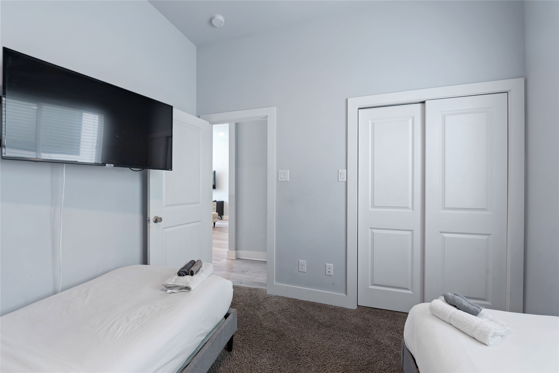 3365 Daphne Street Houston, TX 77021 - Photo 24 of 26 a bathroom with a sink and mirror
