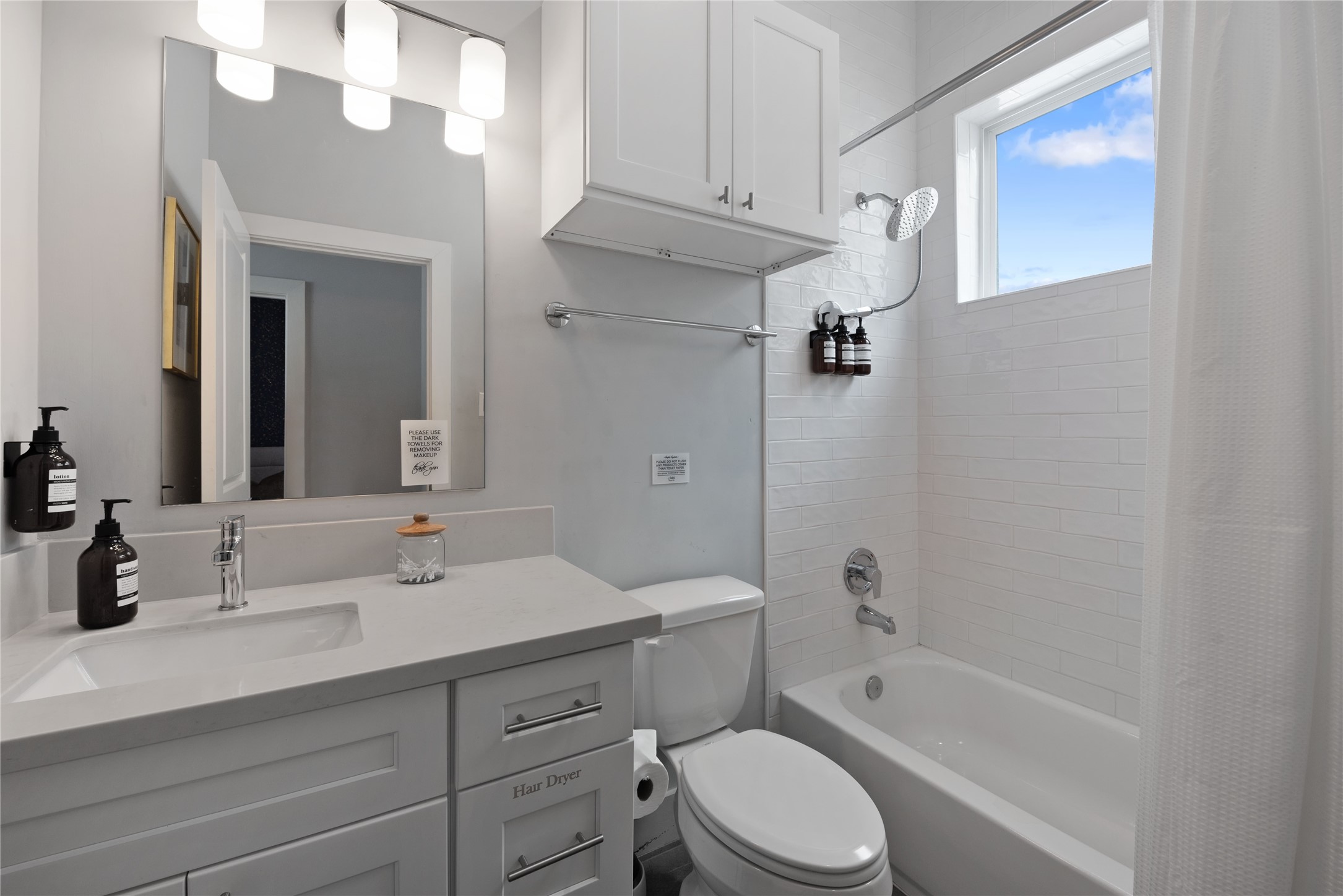 3365 Daphne Street Houston, TX 77021 - Photo 25 of 26 a bathroom with a sink a toilet a mirror a bathtub and shower