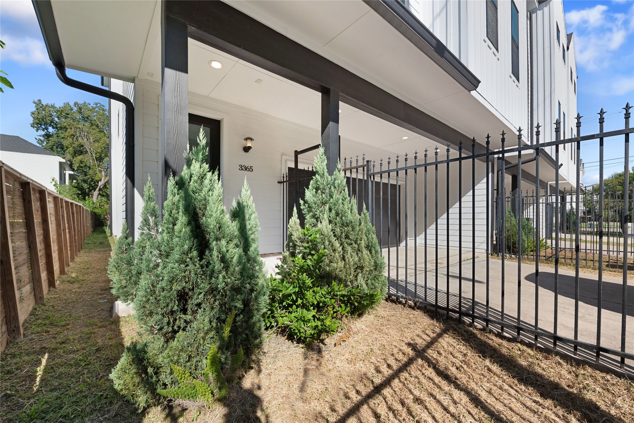 3365 Daphne Street Houston, TX 77021 - Photo 26 of 26 a view of a house with a flower garden