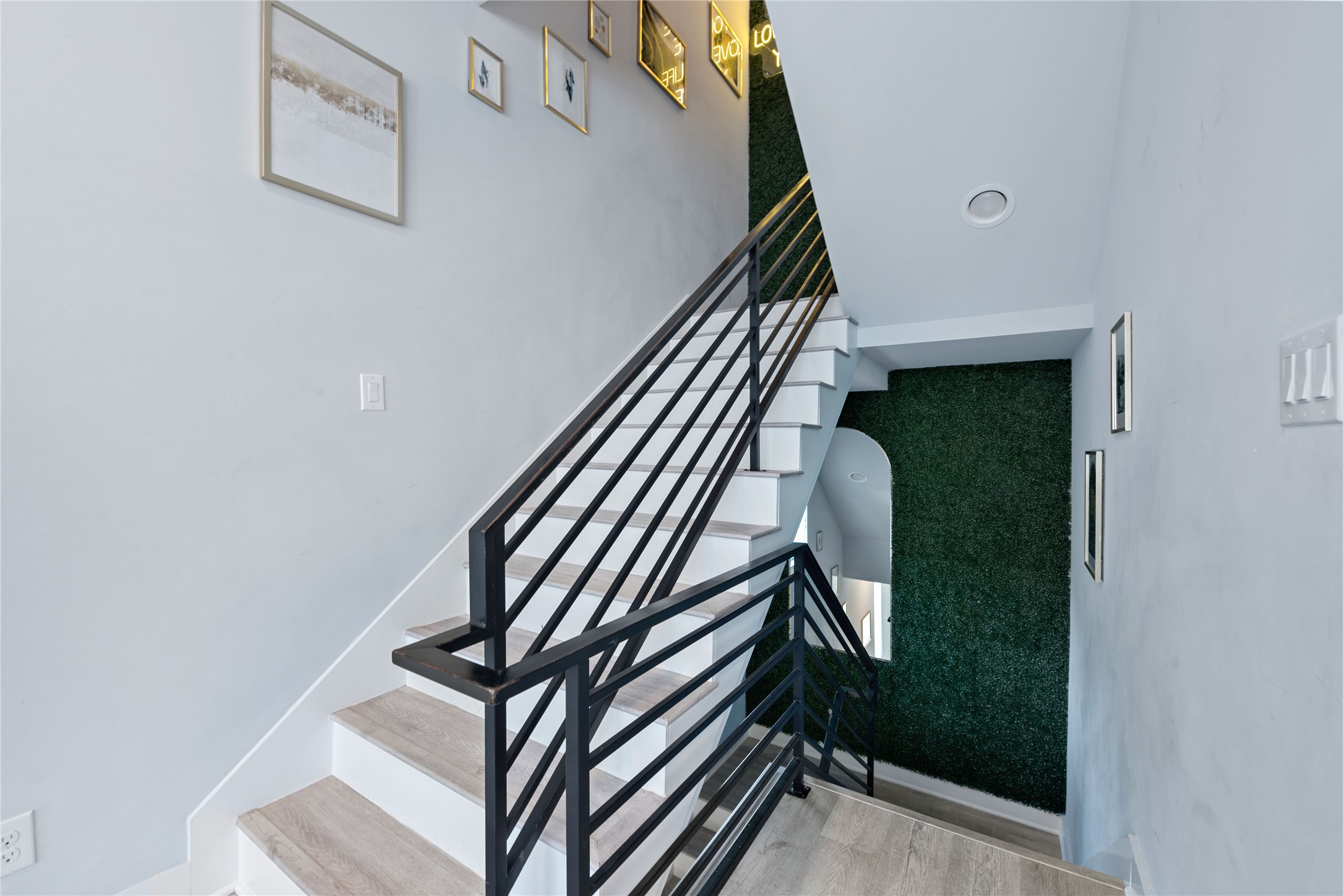 3365 Daphne Street Houston, TX 77021 - Photo 4 of 26 a view of entryway