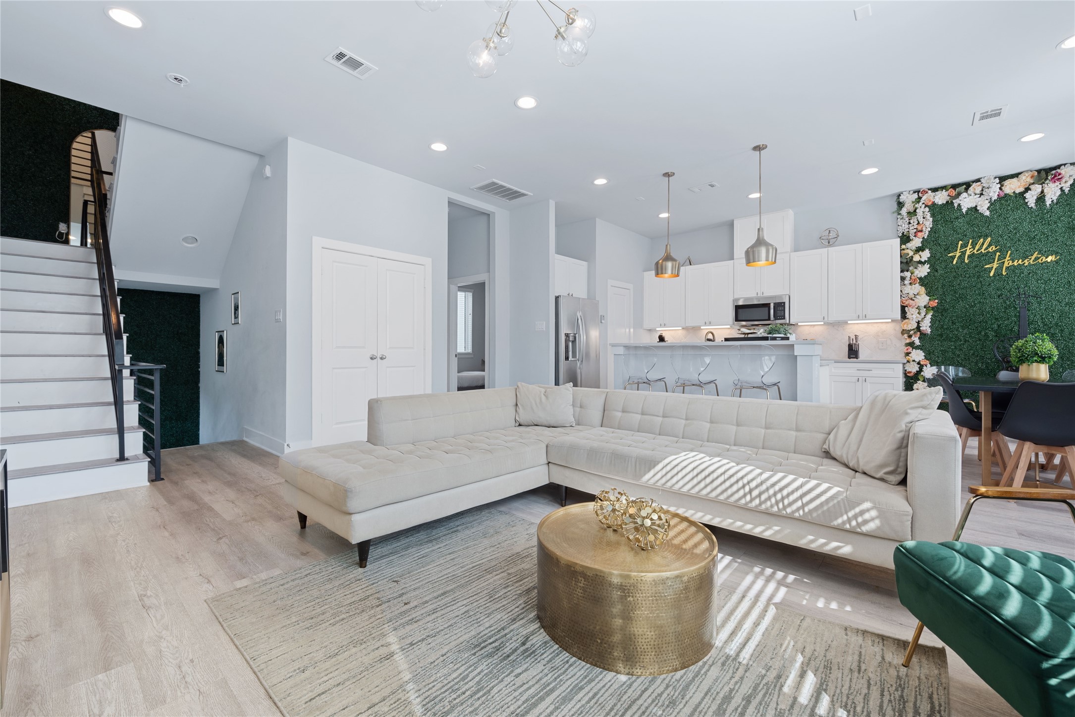 3365 Daphne Street Houston, TX 77021 - Photo 5 of 26 a living room with furniture and a large window