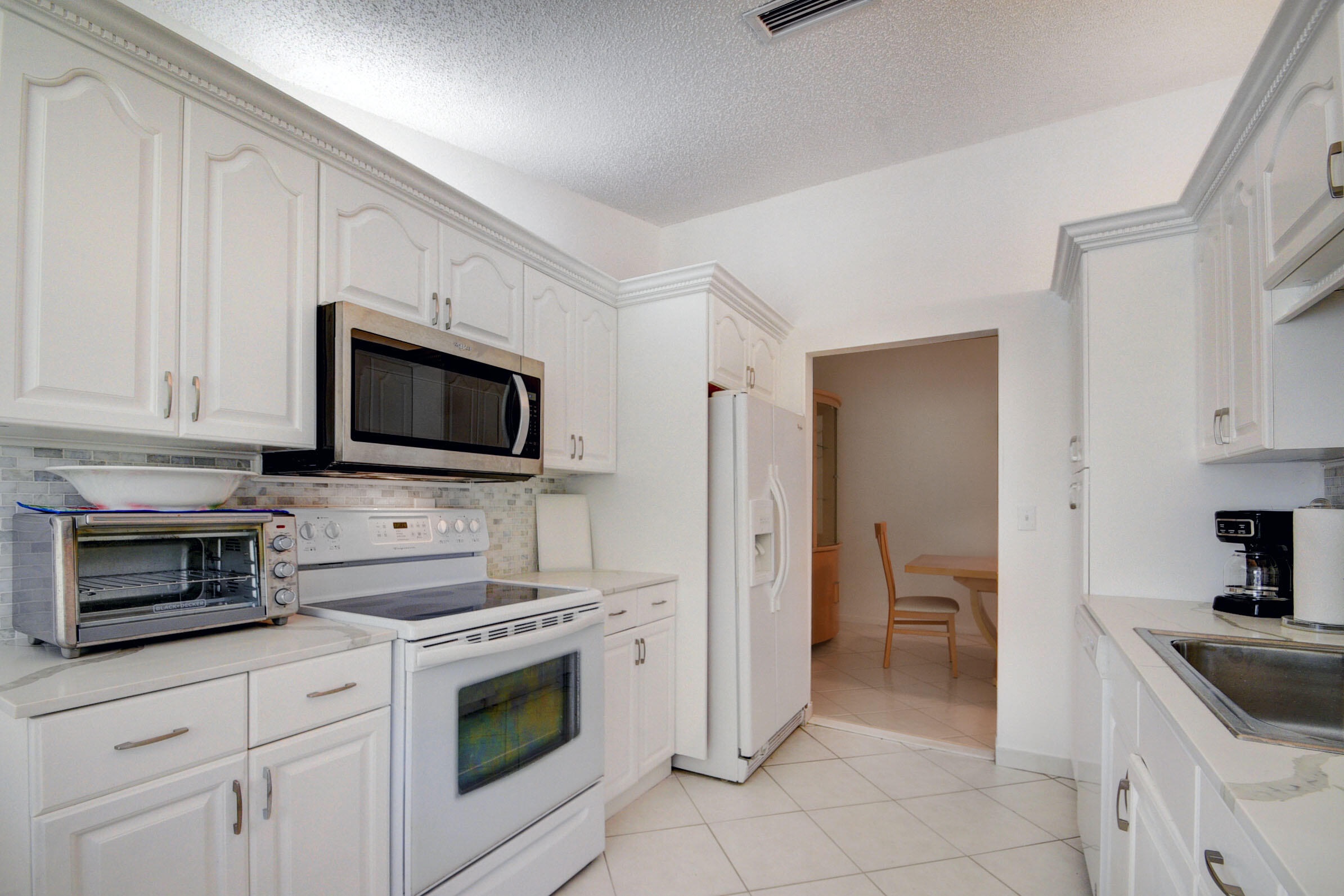 852 Lago Road Delray Beach, FL 33445 - Photo 11 of 65 Kitchen