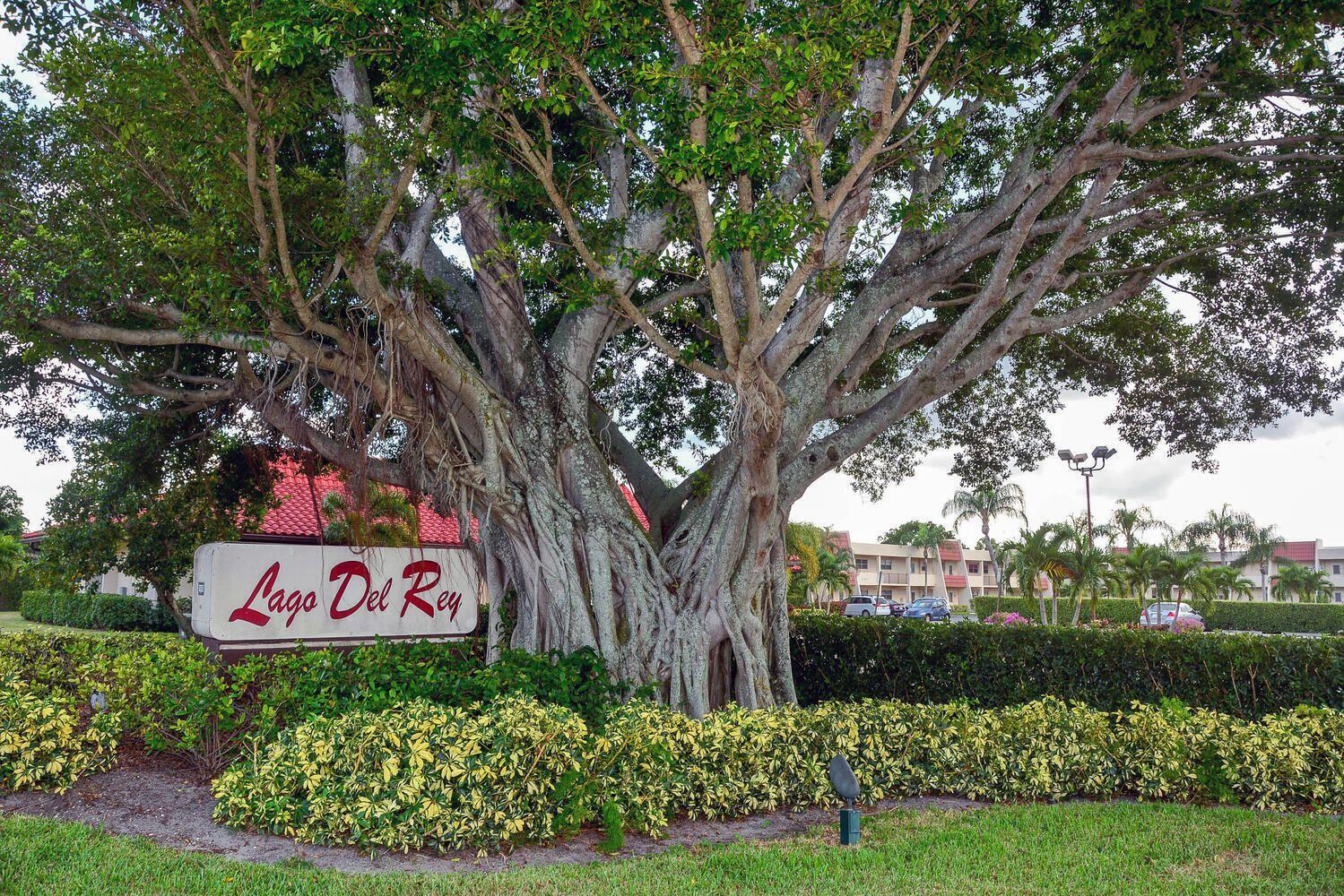 852 Lago Road Delray Beach, FL 33445 - Photo 2 of 65 Lago Del Rey sign