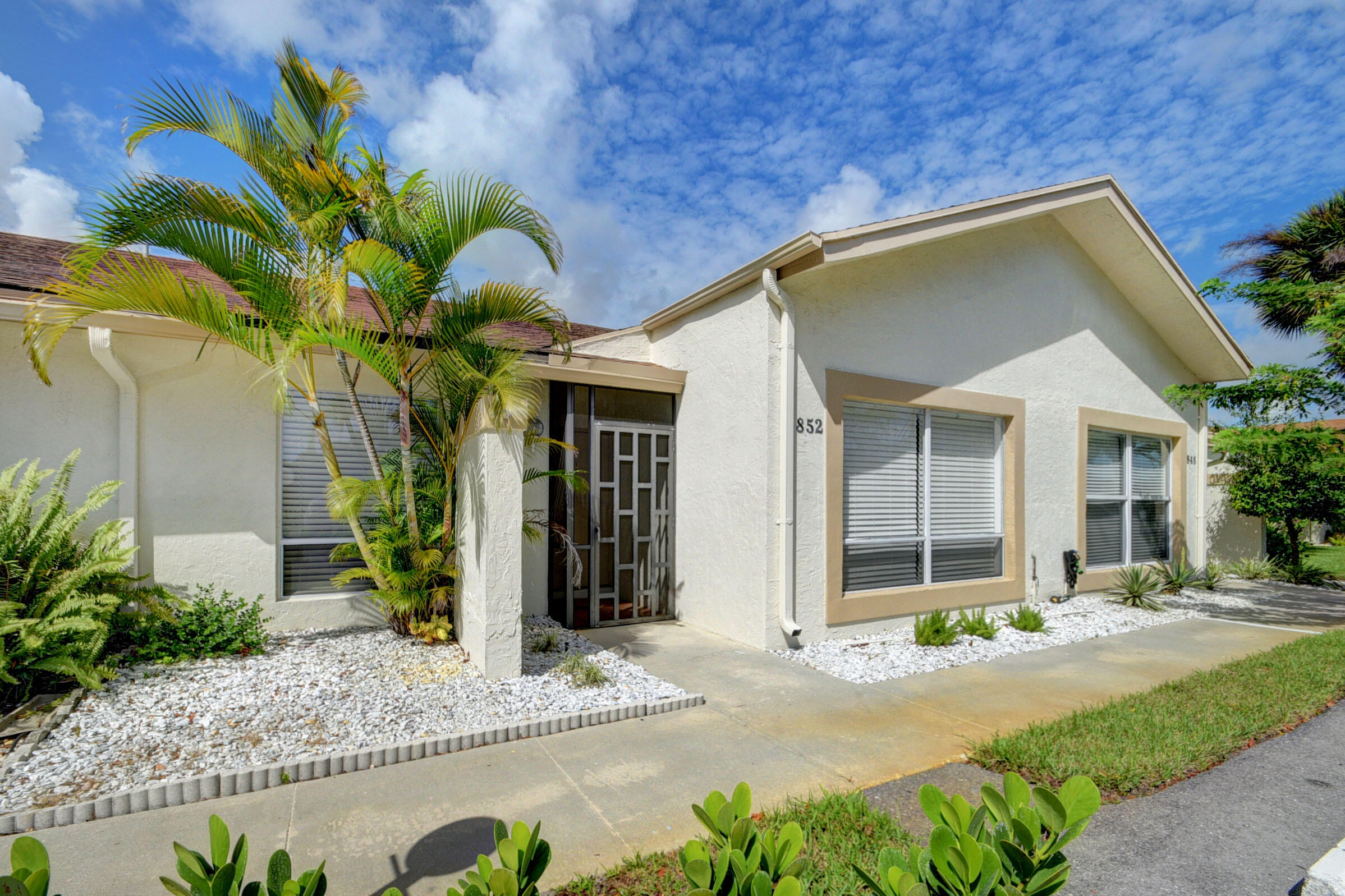 852 Lago Road Delray Beach, FL 33445 - Photo 3 of 65 852 Lago Rd